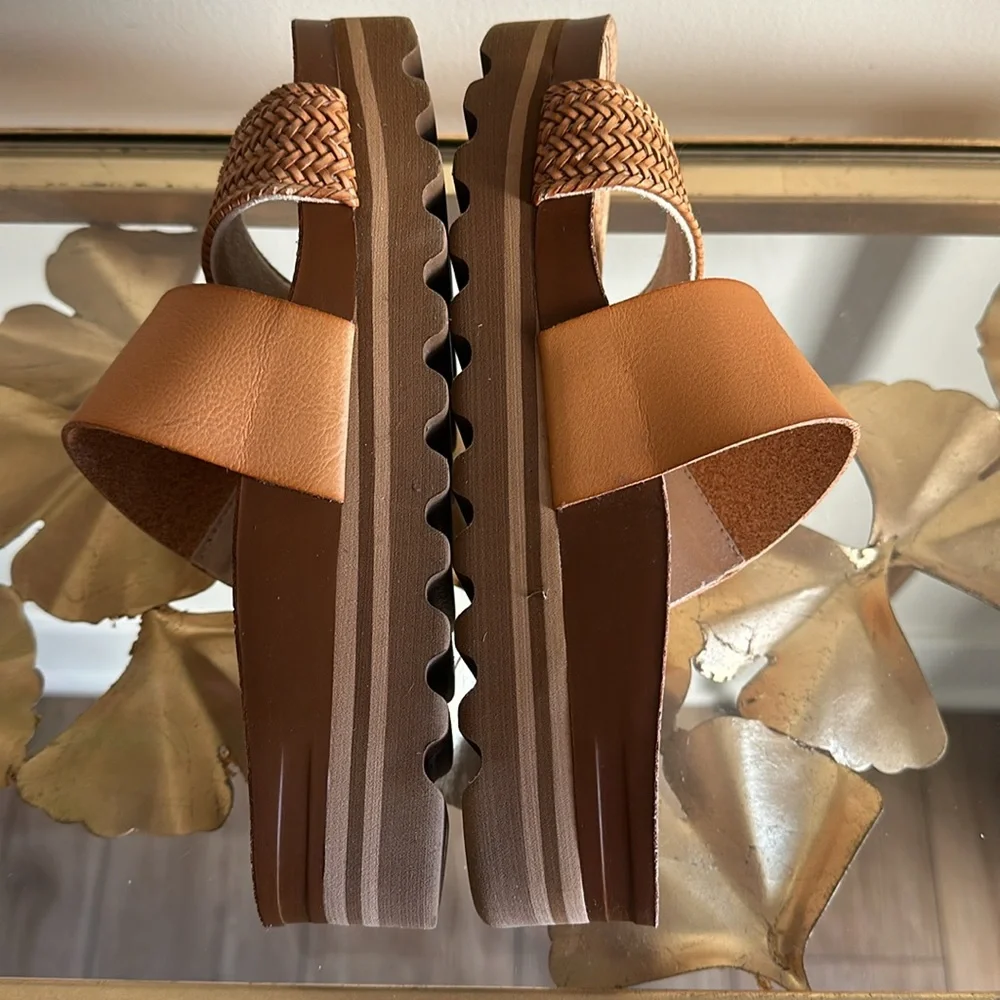 Reef Women's Tan Sandals - Picture 12 of 16